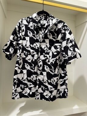H&M Black & White Short Sleeve Abstract Print Shirt